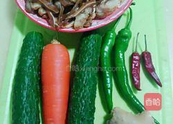 青瓜炒顺风的做法图解1