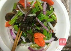 凉拌木耳芹菜的做法图解4