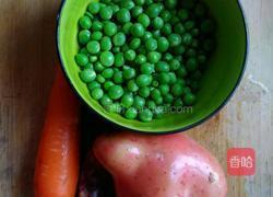豌豆腊肠土豆闷饭的做法图解1