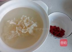 菠萝银耳枸杞汤的做法图解5