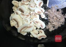 家常肉片炒蘑菇的做法图解2