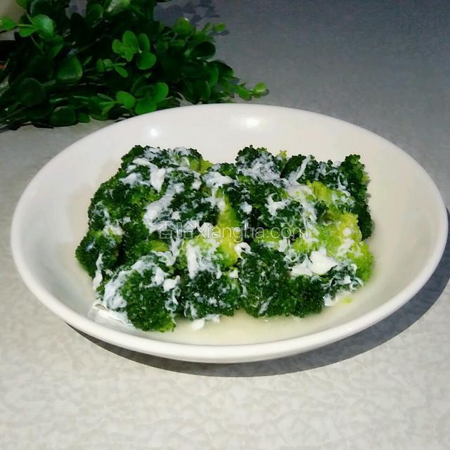 淋在西兰花上大功告成