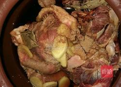 牛腩炖萝卜的做法图解1