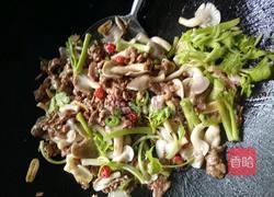 双椒秀珍菇炒牛肉的做法图解5