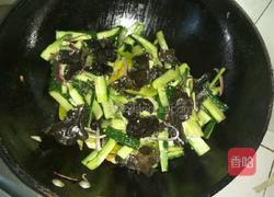 素炒瓜片木耳尖椒的做法图解8