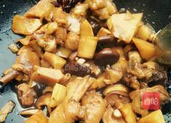 香菇春笋炖鸡腿的做法图解15