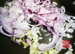 「Cathy边吃边营养」洋葱清炒有机菜花 非干锅版的做法图解5