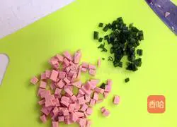 Illustration of how to make cheese steamed bun slices 1