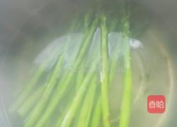 万绿丛中一点红的做法图解2