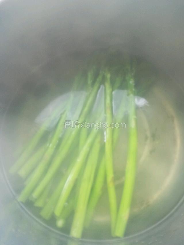 开水淖一下捞出过凉