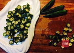 秋葵炒鸡丁的做法图解1