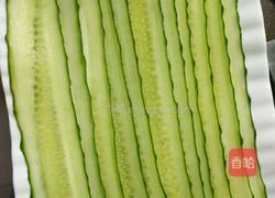 凉拌金针菇黄瓜卷的做法图解3
