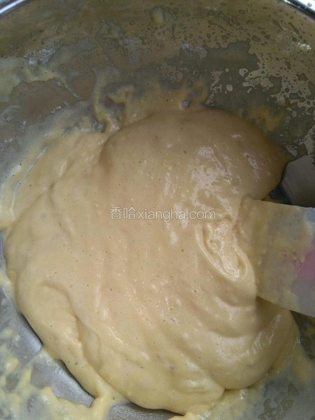 这是拌好了的面糊，搅拌时听上去有沙沙沙响声