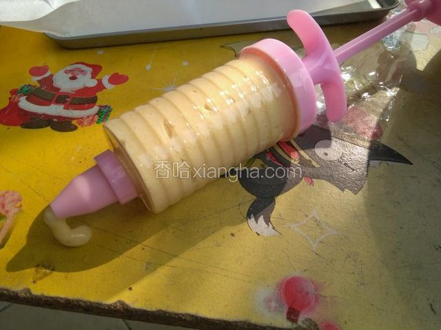 将面糊装入溶器中