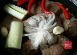 卤牛肉的做法图解3