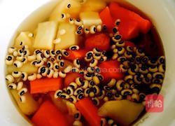 雪莲果猪骨汤的做法图解5