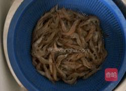 炒小白虾的做法图解1