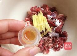 芹菜炒牛柳的做法图解2