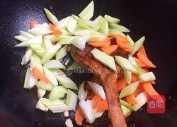 芹菜炒牛柳的做法图解4