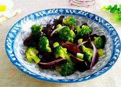 木耳拌西兰花紫元葱