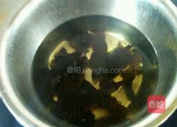 木耳拌西兰花紫元葱的做法图解4
