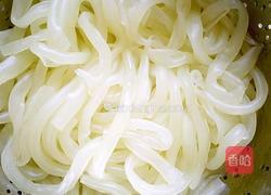 肉丝炒辣皮的做法图解1