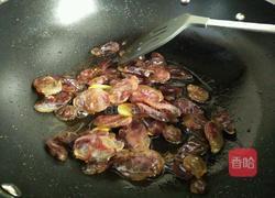 腊肠炒青蒜的做法图解3