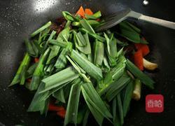 腊肠炒青蒜的做法图解6