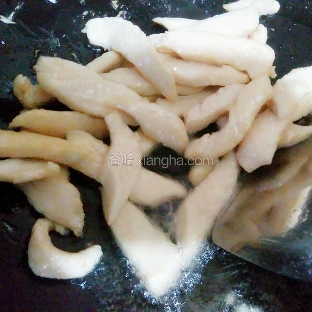 热锅加油烧汤下鸡柳