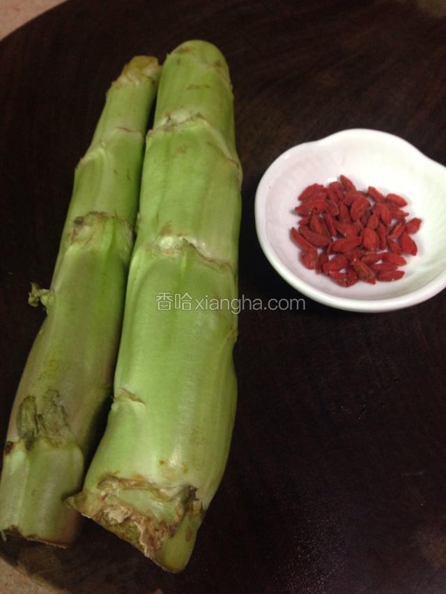 准备主要食材，莴笋可以根据食用人数自行调整。
