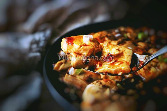 香喷喷 热腾腾的豆腐出锅喽～ 



客官 来一口吧~