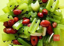 呛拌芹菜花生的做法图解3