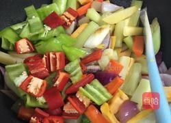 三汁焖鸡翅的做法图解5