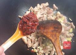 青椒豆腐皮炒肉的做法图解3