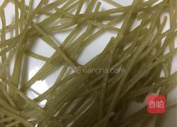 不出水的韭菜鸡蛋饺子馅的做法图解1