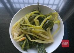 香肠咸菜炒蚕豆的做法图解5