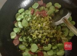 香肠咸菜炒蚕豆的做法图解11