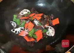 Lotus Pond Stir-fried Recipe Illustration 4