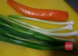 蒜苗炒腊肉的做法图解1