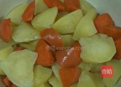 咸肉烧土豆的做法图解2
