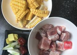 玉米排骨汤的做法图解2