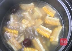 玉米排骨汤的做法图解7