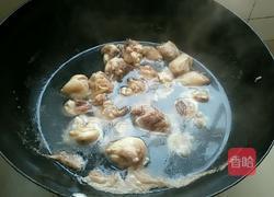 鸡腿炒胡萝卜的做法图解2