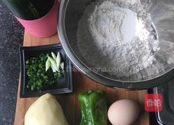 土豆丝菠菜煎饼的做法图解1