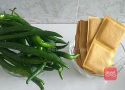 尖椒炒豆干的做法图解1