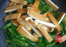 尖椒炒豆干的做法图解6