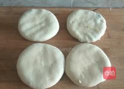 芹菜肉馅…发面馅饼的做法图解7