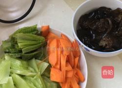 莴苣炒香肠的做法图解1