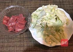 培根炒包菜的做法图解2