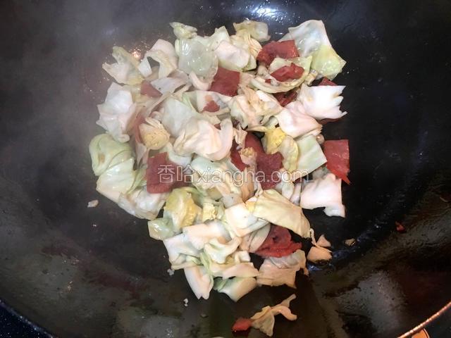 下包菜，大火快速翻炒